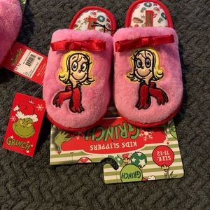 New girls Grinch slippers
